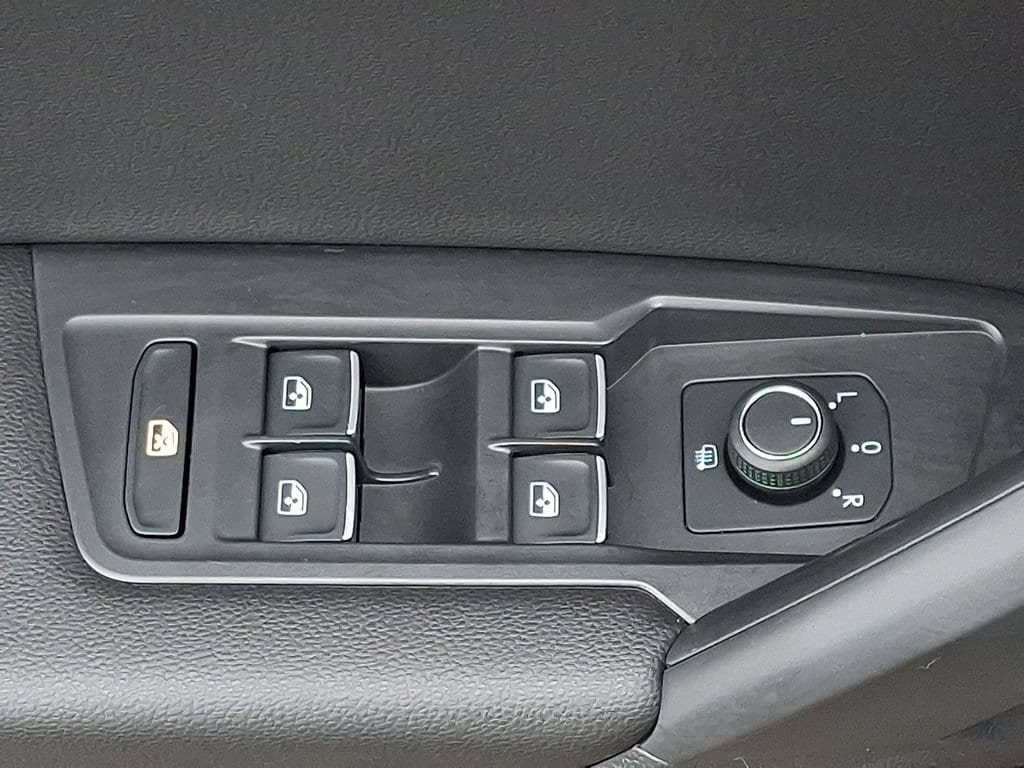 2021 Volkswagen Tiguan SE - Photo 26