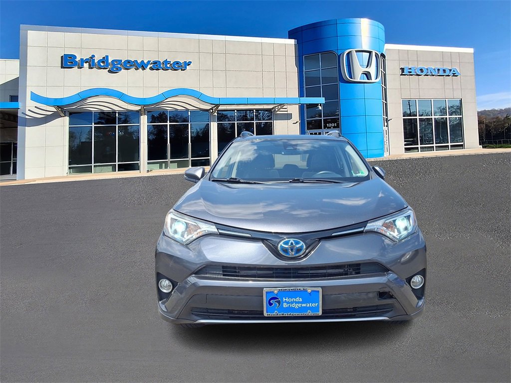 2018 Toyota RAV4 Hybrid XLE photo 2