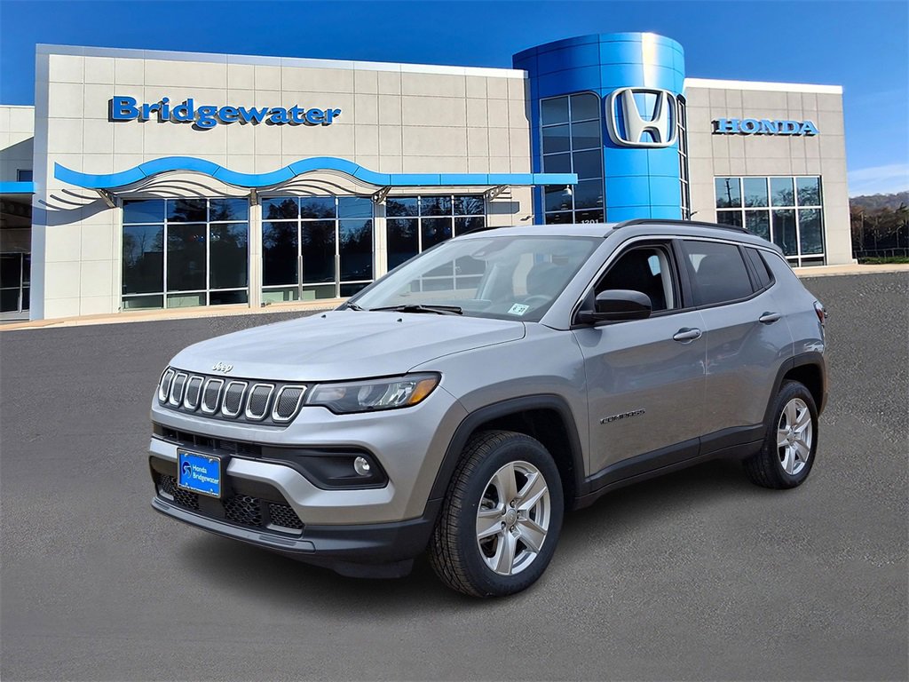 2022 Jeep Compass Latitude photo 3