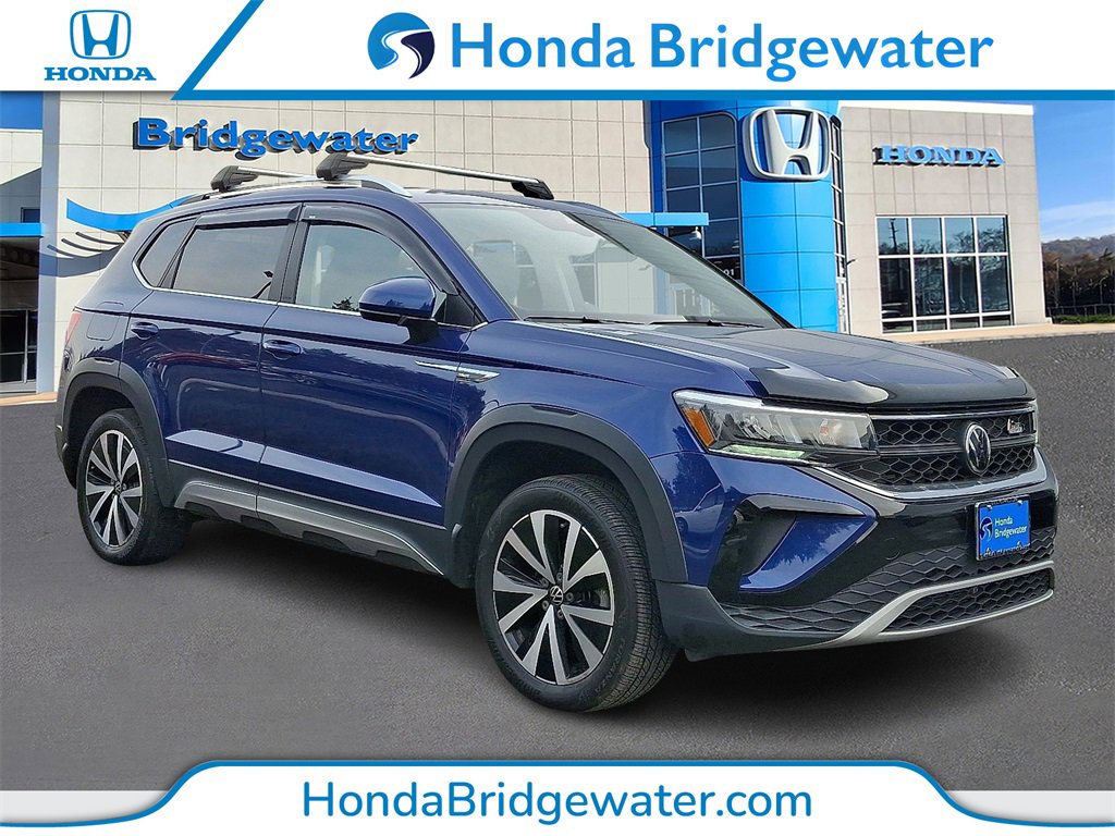 2023 Volkswagen Taos SE's photo