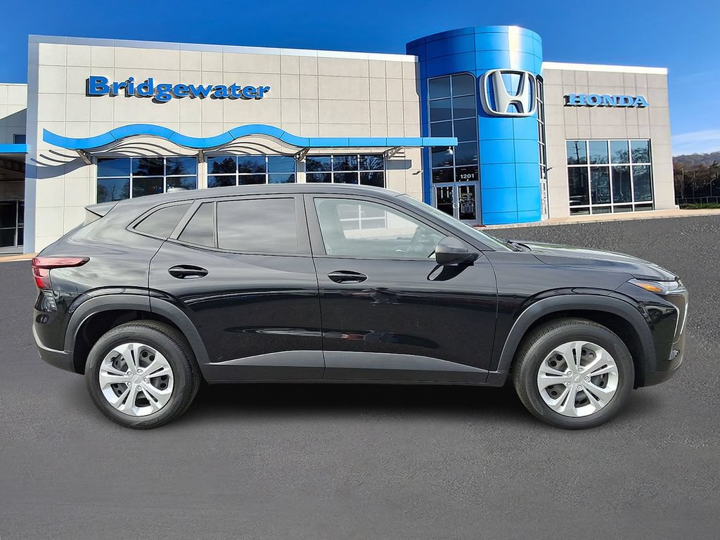 2024 Chevrolet Trax LS - Photo 7
