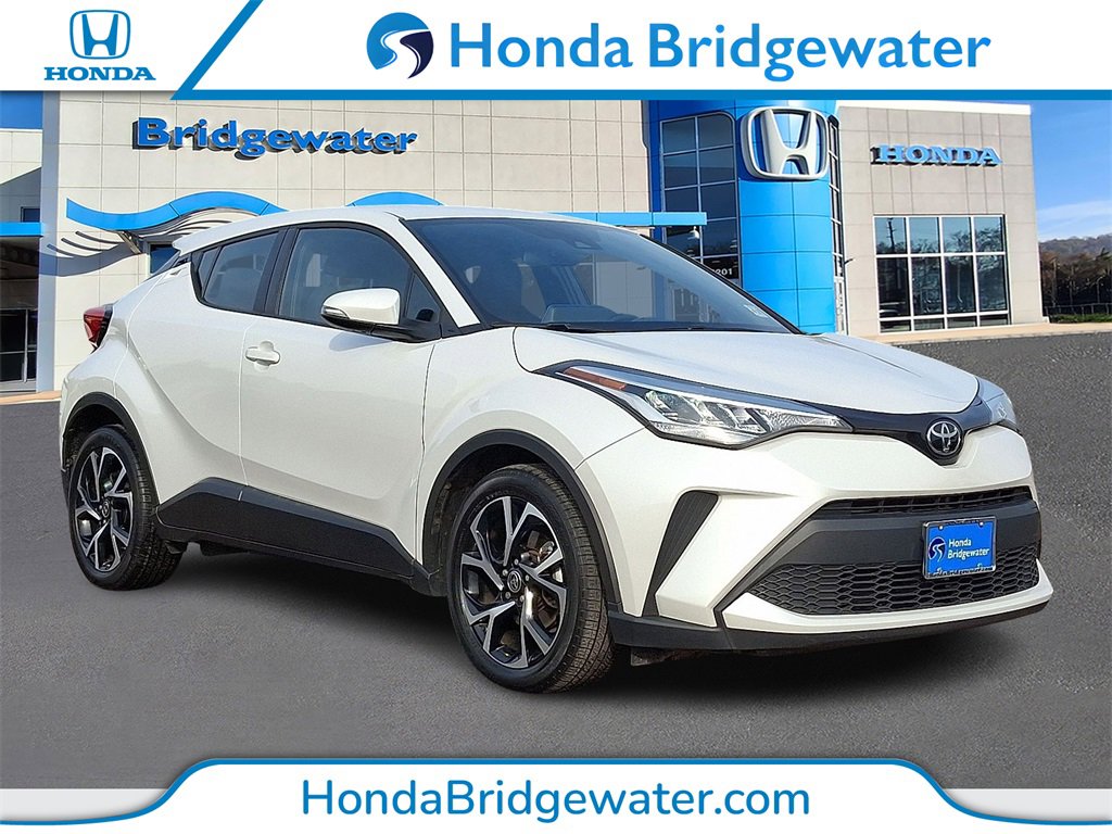 2022 Toyota C-HR XLE's photo