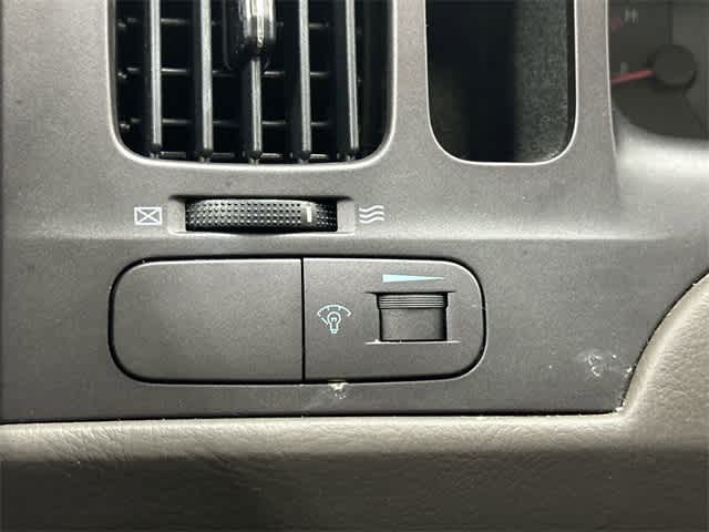 Thumbnail: 2005 Hyundai Elantra - 19