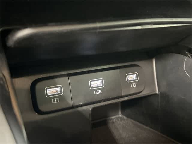 Thumbnail: 2023 Kia Sorento - 25