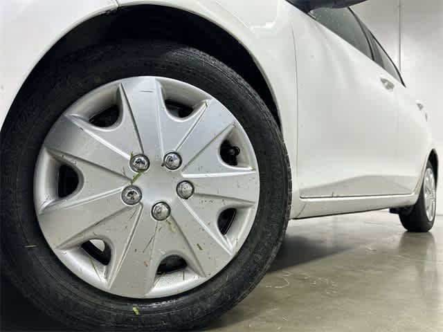 Thumbnail: 2015 Toyota Yaris - 27