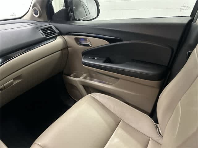 Thumbnail: 2019 Honda Pilot - 13