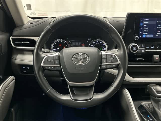 Thumbnail: 2023 Toyota Highlander - 14