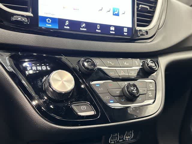 Thumbnail: 2025 Chrysler Pacifica - 24