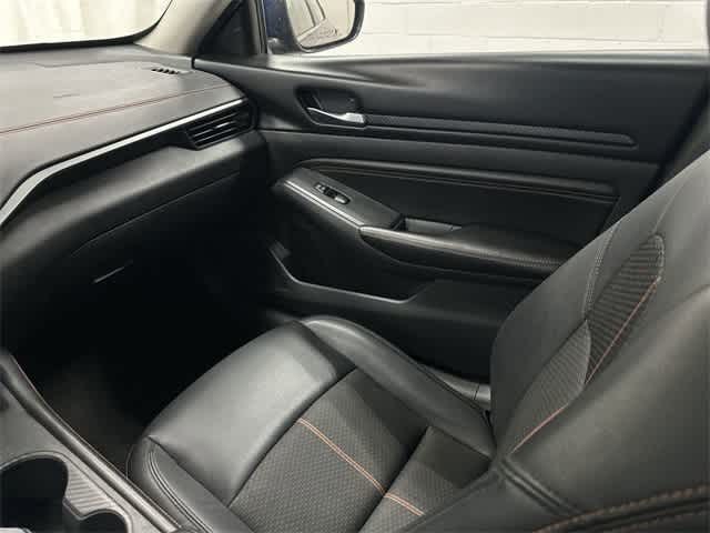 2022 Nissan Altima SR 13