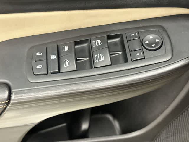 Thumbnail: 2015 Jeep Cherokee - 20