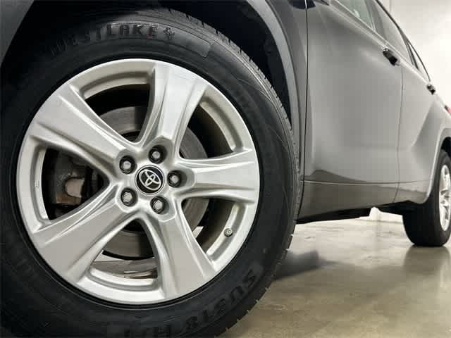 Thumbnail: 2023 Toyota Highlander - 26