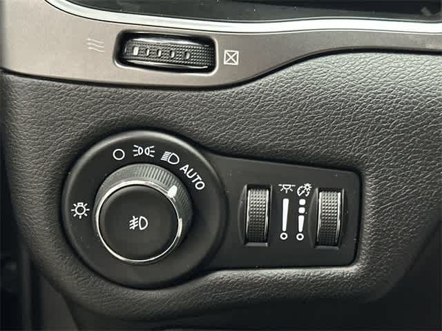 Thumbnail: 2019 Jeep Cherokee - 19