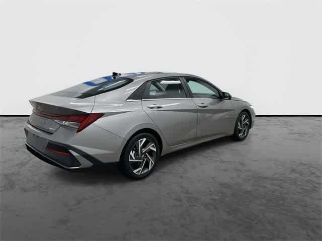 2024 Hyundai Elantra Limited photo 4