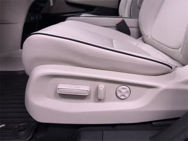 2025 Honda Odyssey Touring 28