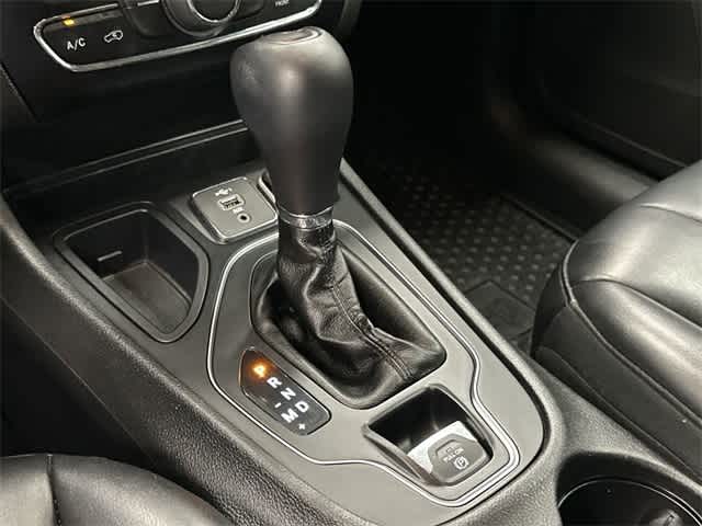 Thumbnail: 2019 Jeep Cherokee - 24