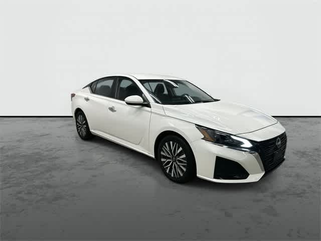 Thumbnail: 2023 Nissan Altima - 5