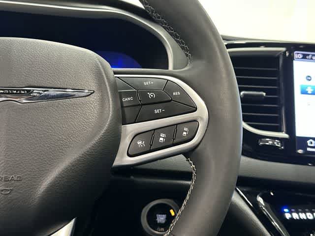 Thumbnail: 2025 Chrysler Pacifica - 18