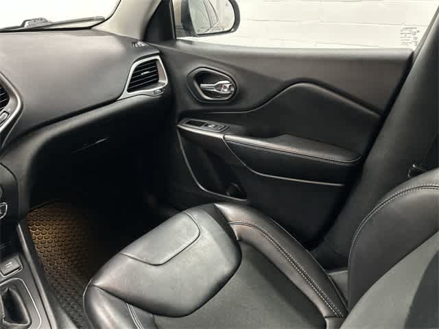 Thumbnail: 2019 Jeep Cherokee - 13