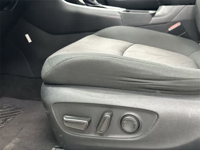 Thumbnail: 2019 Toyota RAV4 - 25
