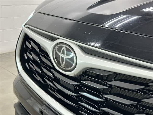 Thumbnail: 2023 Toyota Highlander - 28