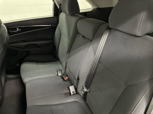 Thumbnail: 2017 Kia Sorento - 14