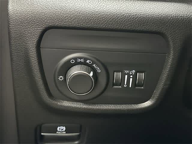 Thumbnail: 2023 Jeep Grand Cherokee - 17