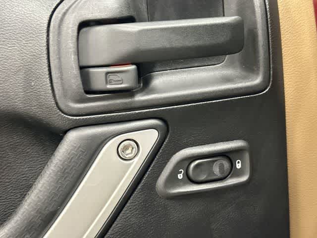Thumbnail: 2011 Jeep Wrangler - 20