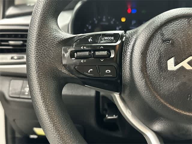 Thumbnail: 2023 Kia Rio - 17