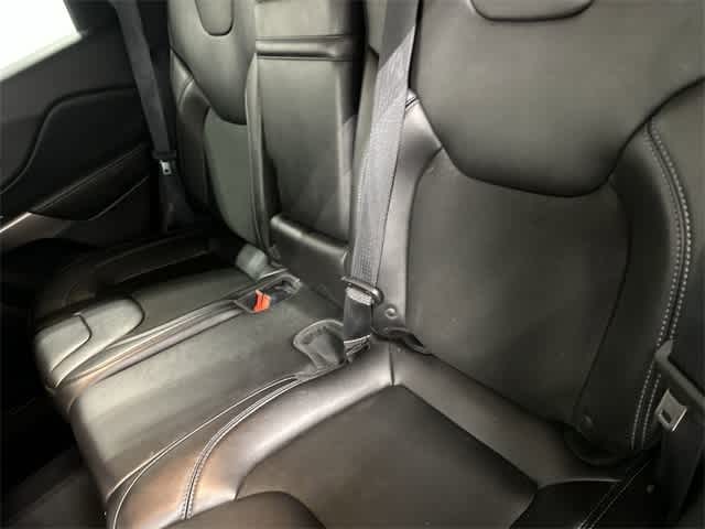 Thumbnail: 2019 Jeep Cherokee - 11