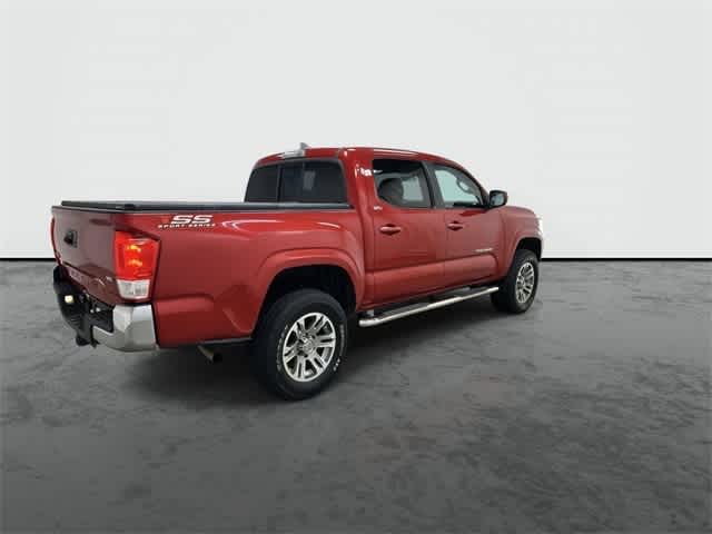 Thumbnail: 2016 Toyota Tacoma - 4