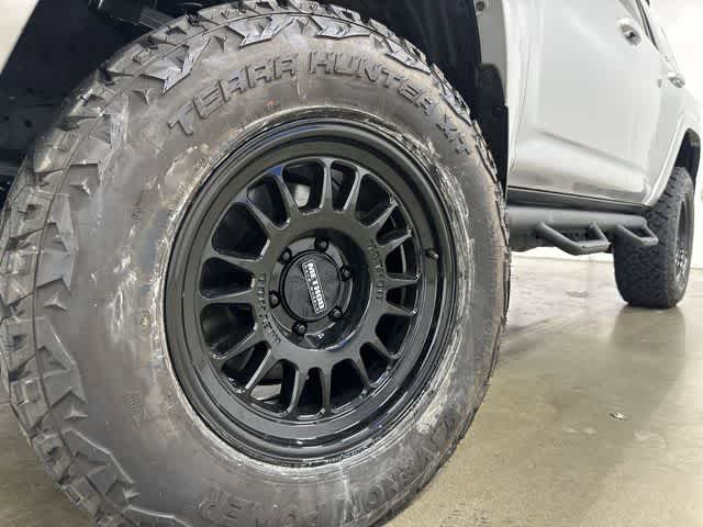 Thumbnail: 2024 Toyota 4Runner - 28