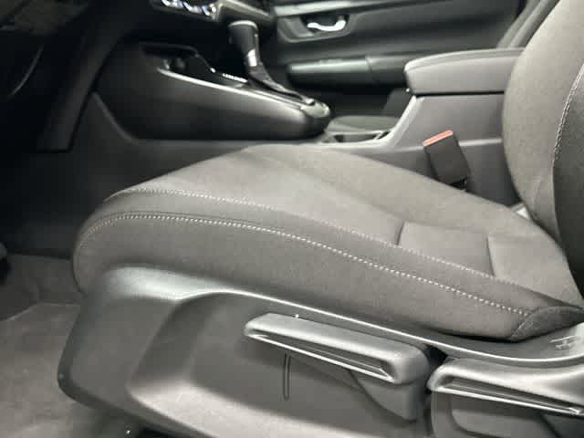 2025 Honda CR-V LX - Photo 26