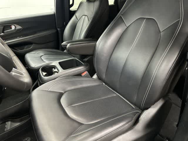 Thumbnail: 2025 Chrysler Pacifica - 10