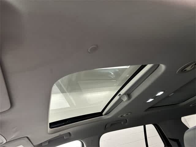 Thumbnail: 2018 Chevrolet Traverse - 28