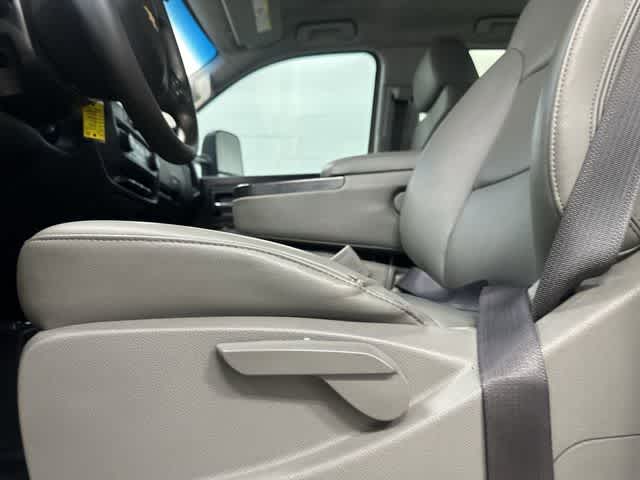 Thumbnail: 2018 Chevrolet Silverado 2500 - 25