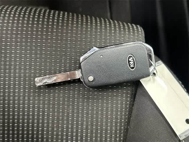 Thumbnail: 2020 Kia Forte - 32