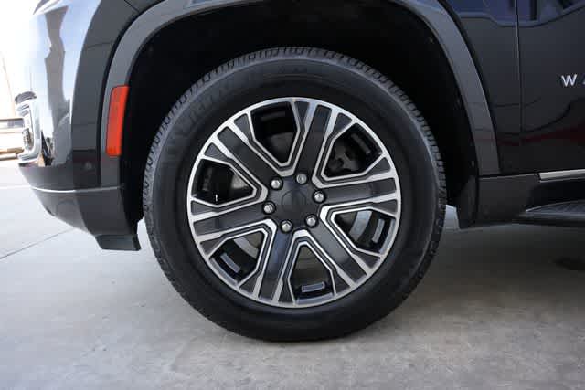 Thumbnail: 2022 Jeep Wagoneer - 25