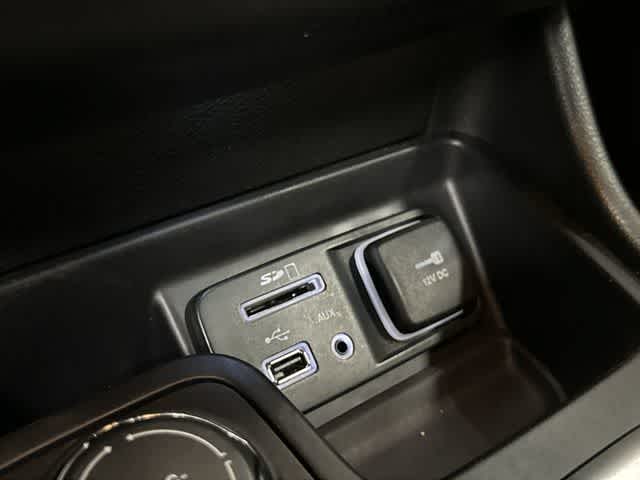 Thumbnail: 2015 Jeep Cherokee - 26