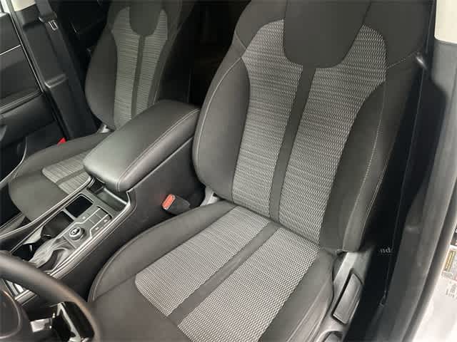 Thumbnail: 2023 Kia Sorento - 10