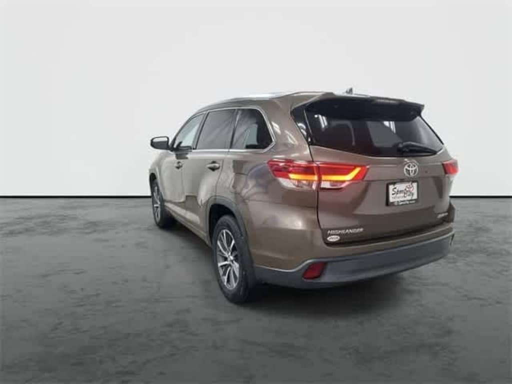 Used 2017 Toyota Highlander XLE V6 SUV