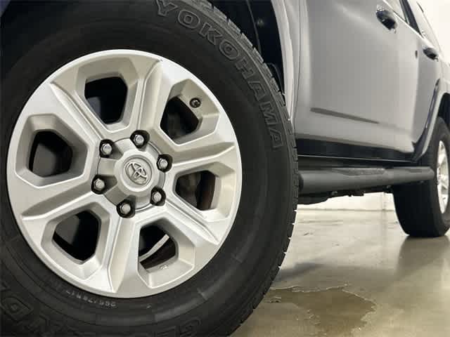 Thumbnail: 2015 Toyota 4Runner - 29