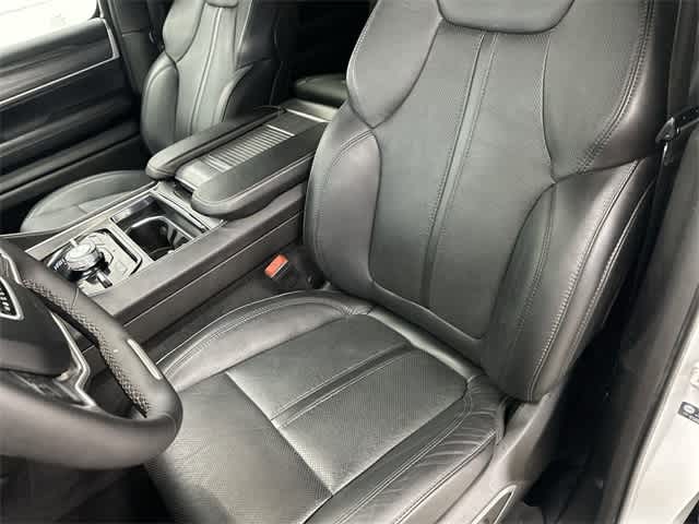 Thumbnail: 2023 Jeep Wagoneer - 10