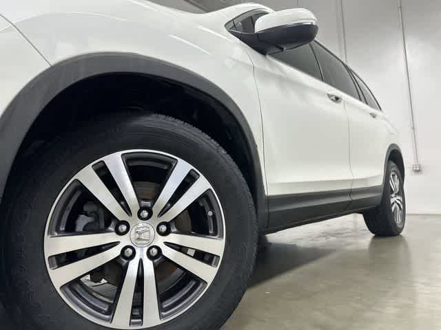 Thumbnail: 2017 Honda Pilot - 28