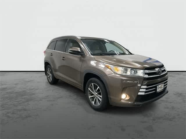 Thumbnail: 2017 Toyota Highlander - 6