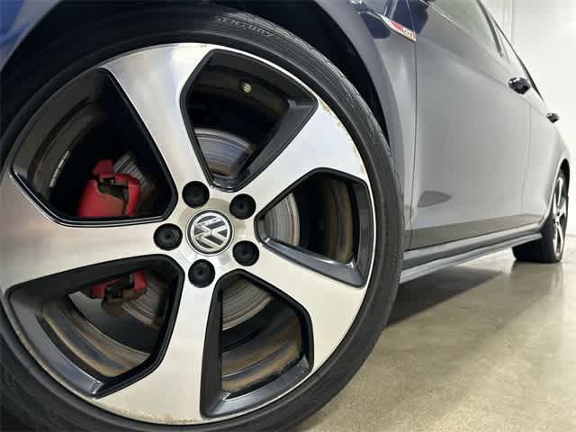 Thumbnail: 2016 Volkswagen Golf - 28