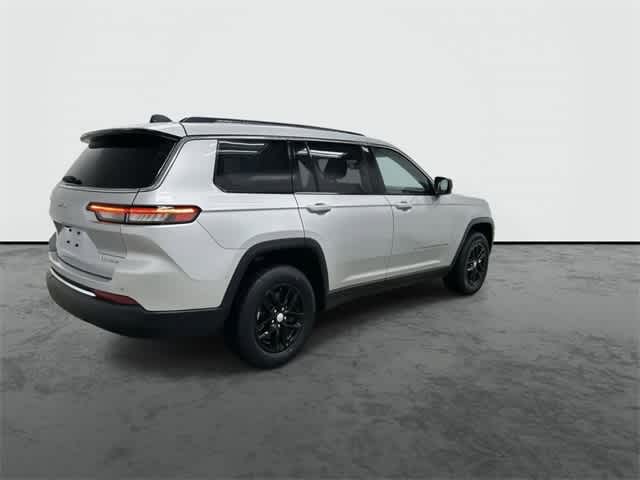 Thumbnail: 2023 Jeep Grand Cherokee L - 4