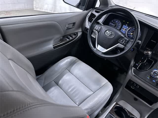 Thumbnail: 2015 Toyota Sienna - 12