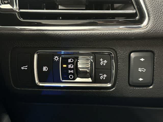 Thumbnail: 2024 Lincoln Navigator - 19