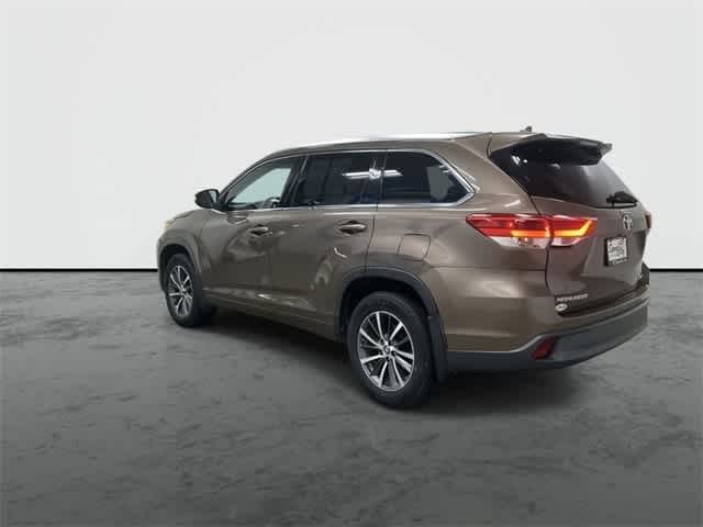 Thumbnail: 2017 Toyota Highlander - 9