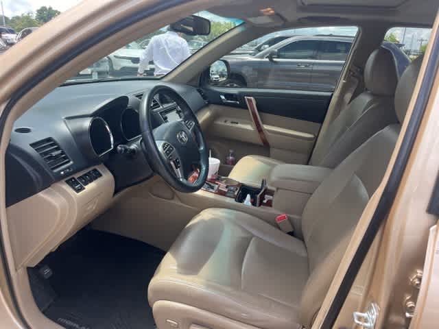 Thumbnail: 2013 Toyota Highlander - 4